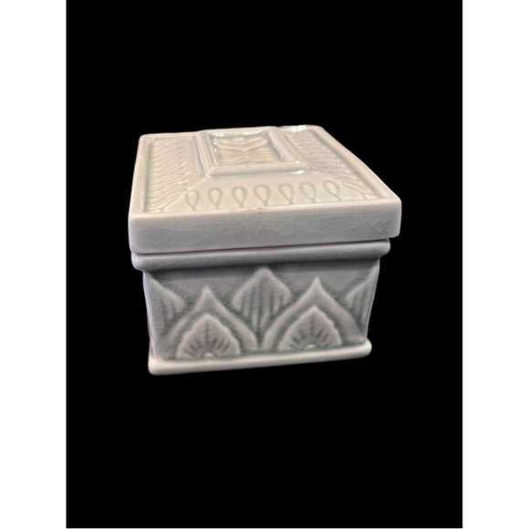 Vintage Lotus Flower Ceramic Gray Green Treasure Box Memory Box Jewelry Box - Picture 9 of 10